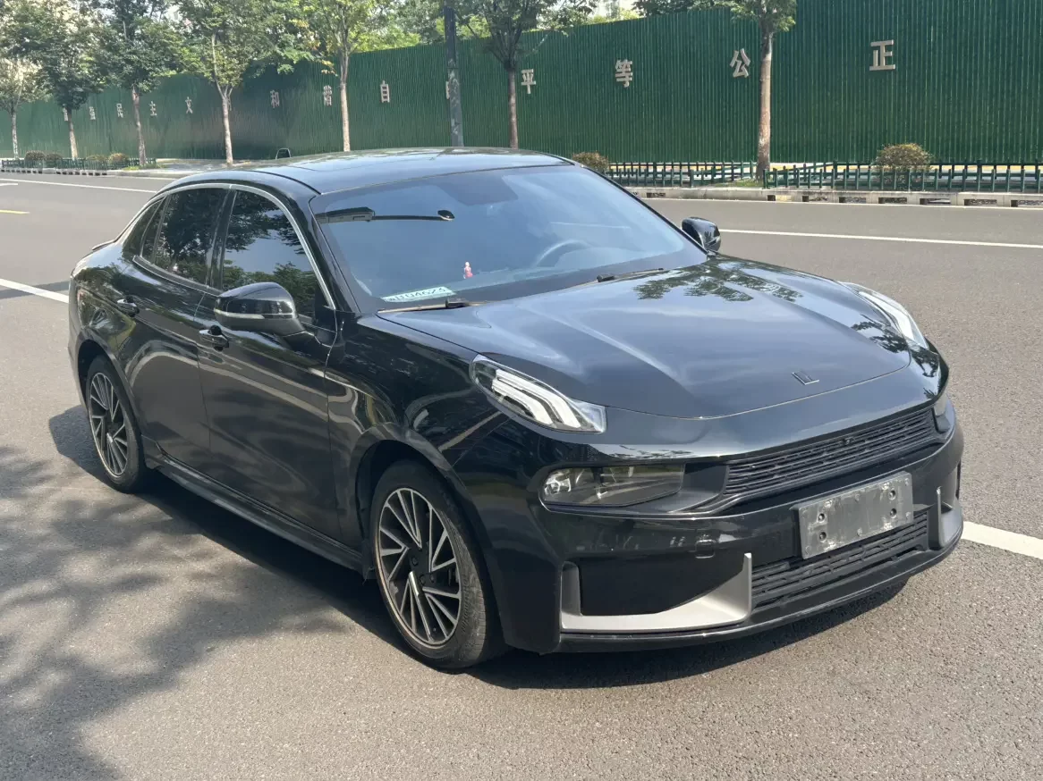Lynk & Co 03