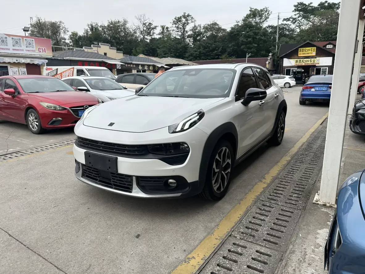 Lynk & Co 02