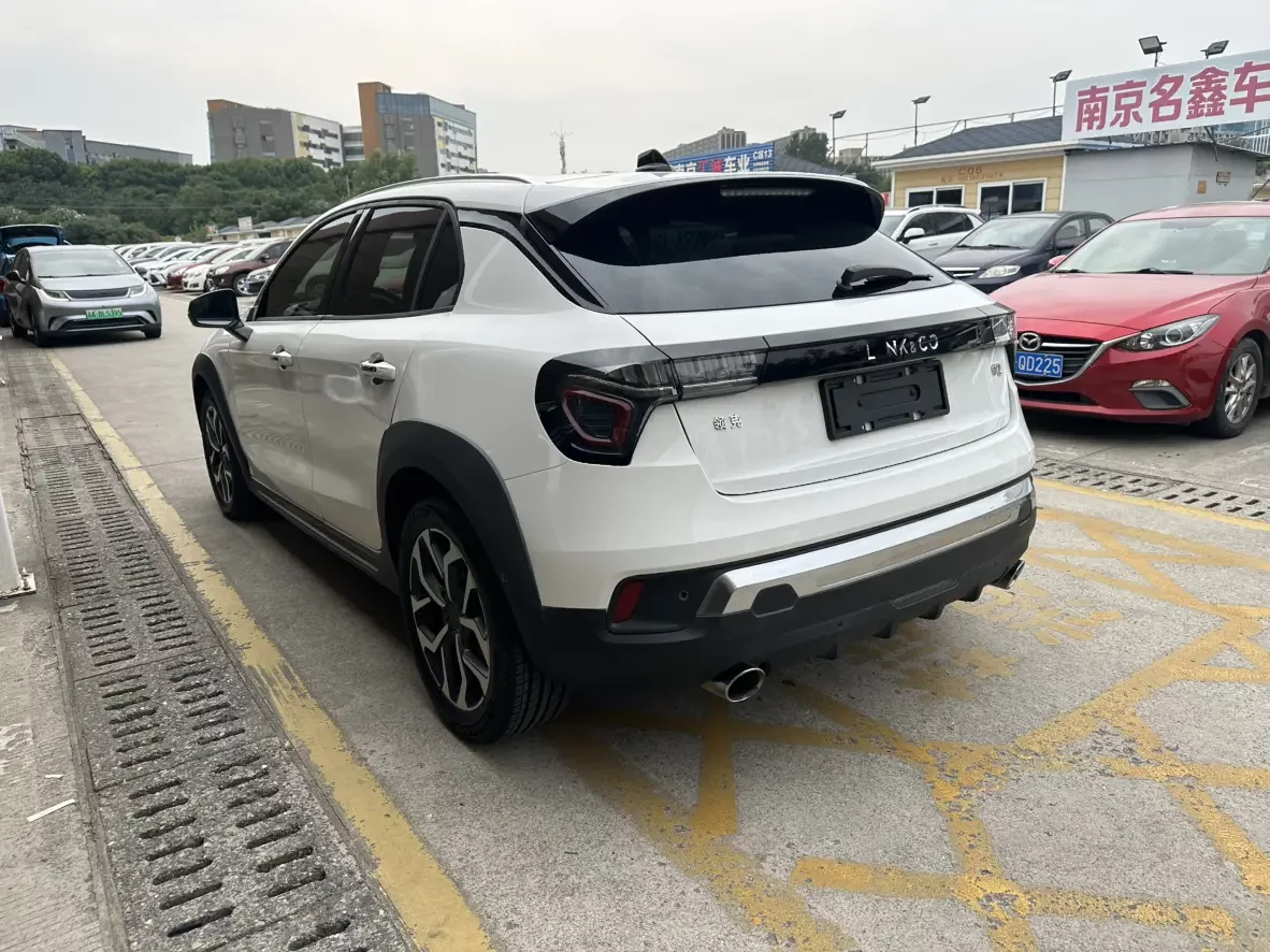 Lynk & Co 02