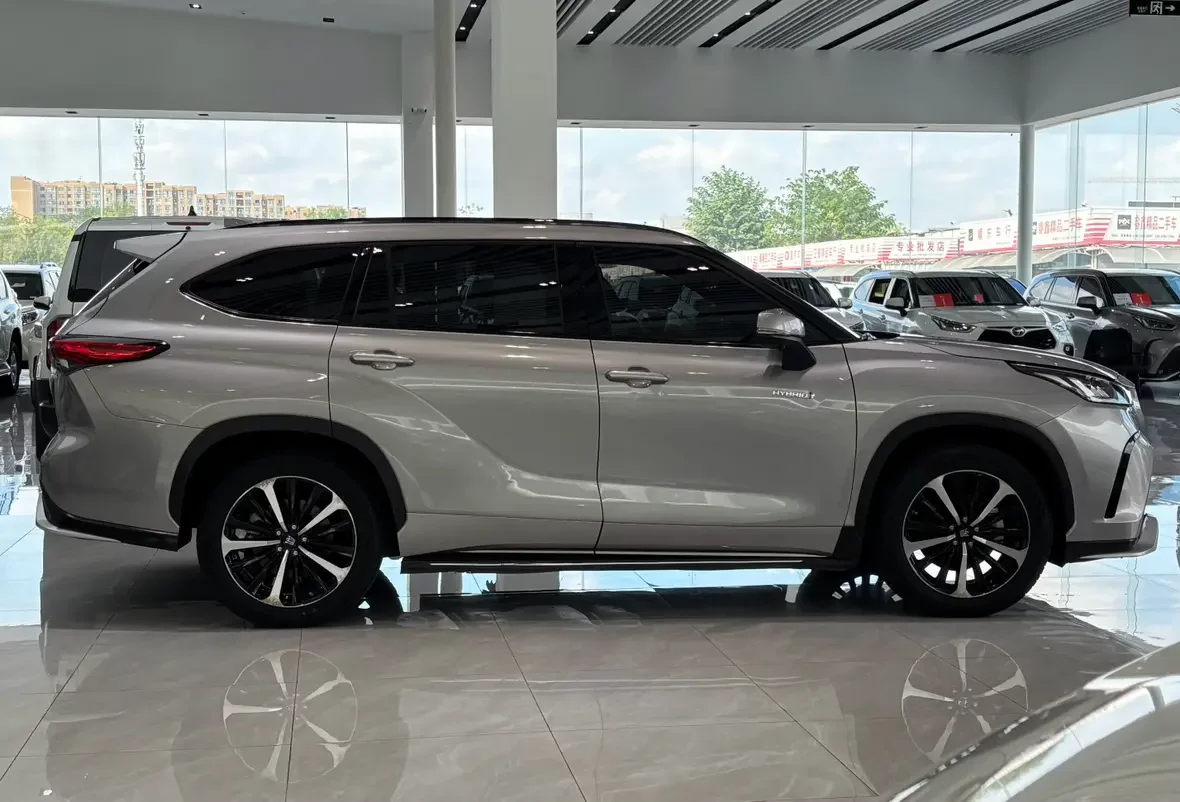 Toyota Crown Kluger