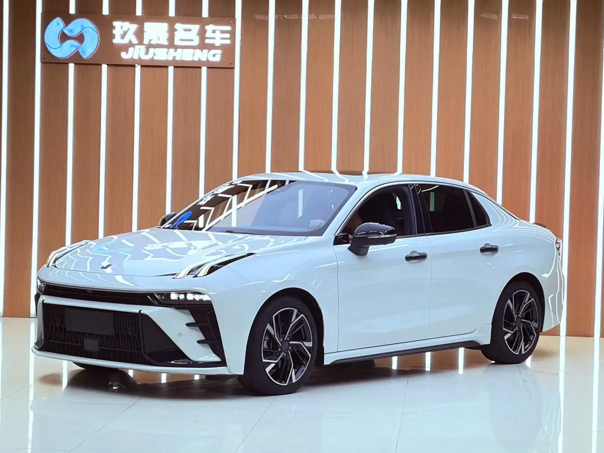 Lynk & Co 03
