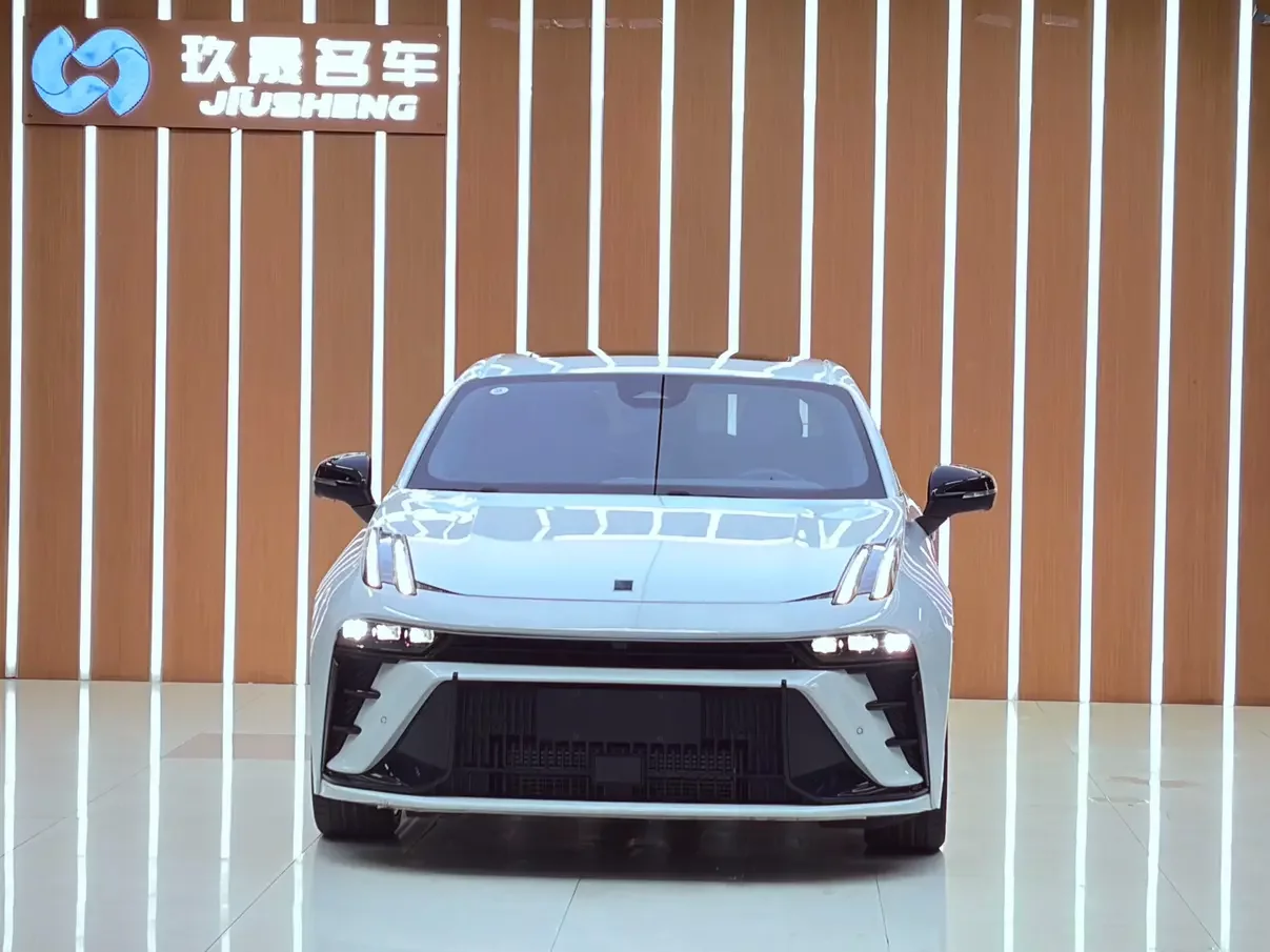 Lynk & Co 03