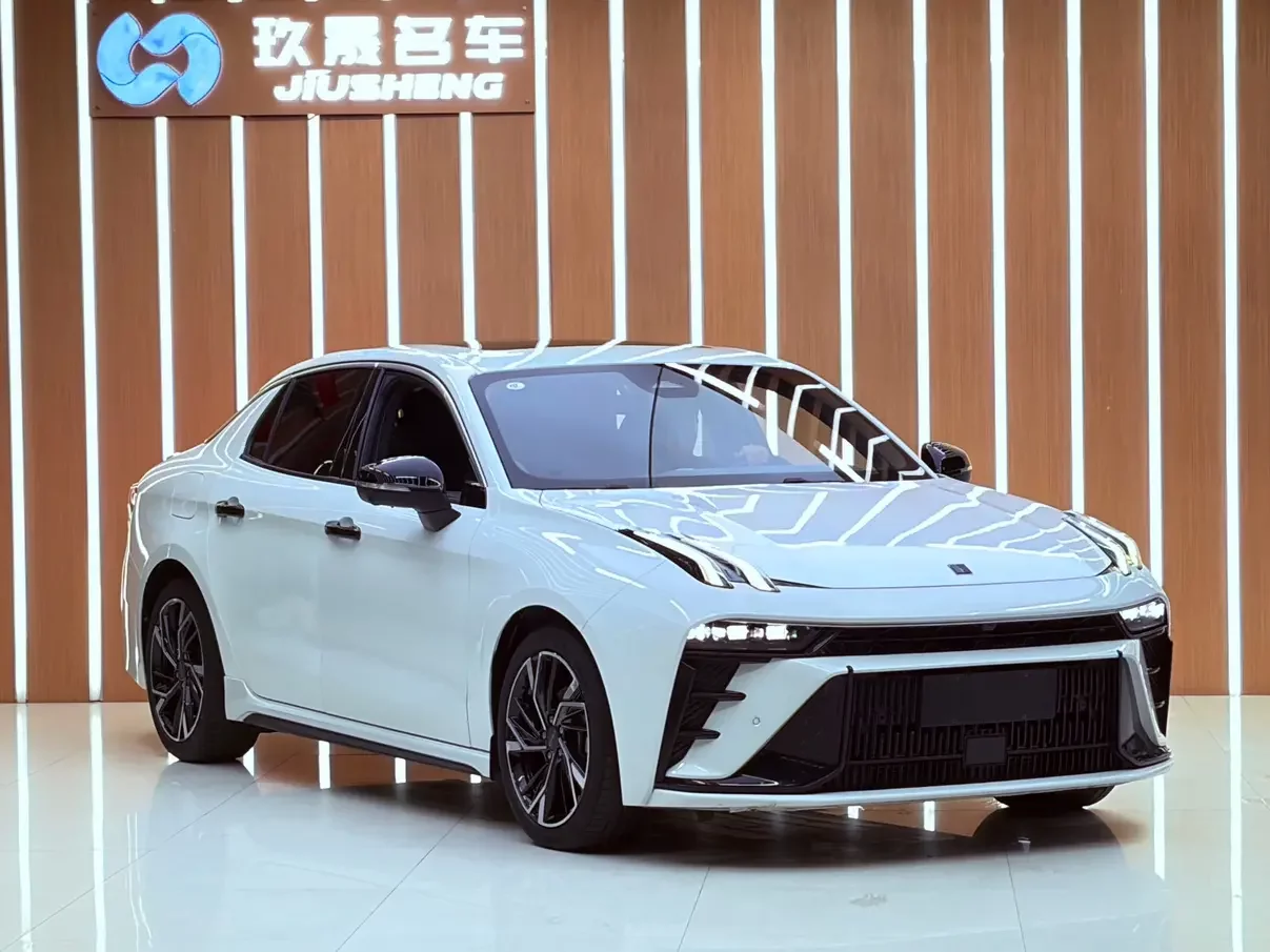 Lynk & Co 03