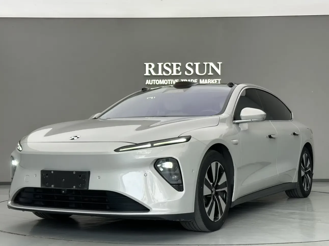 NIO ET7