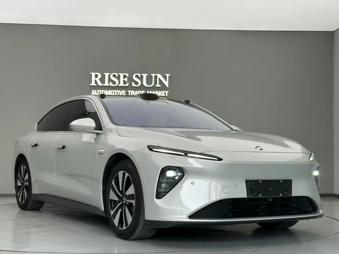 NIO ET7