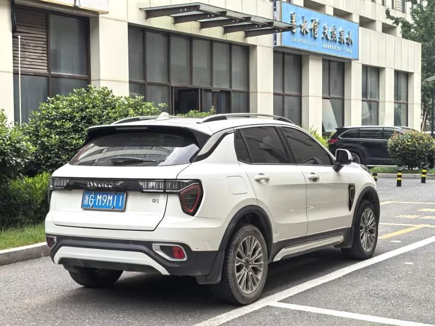 Lynk & Co 01