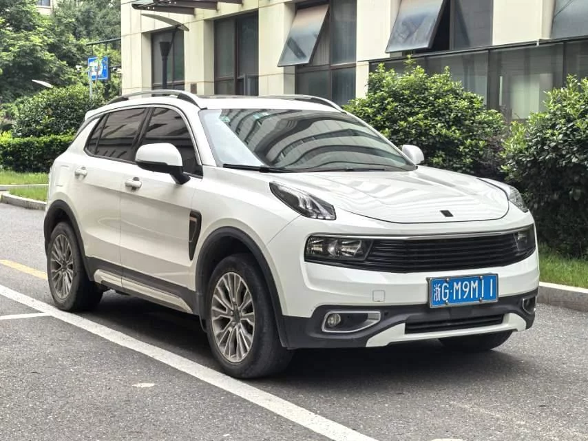 Lynk & Co 01