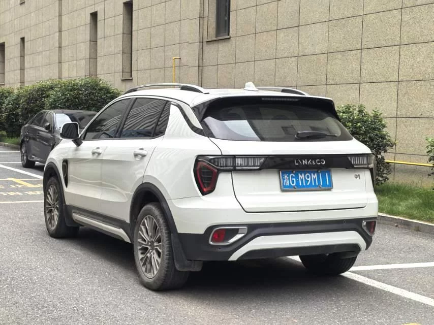 Lynk & Co 01