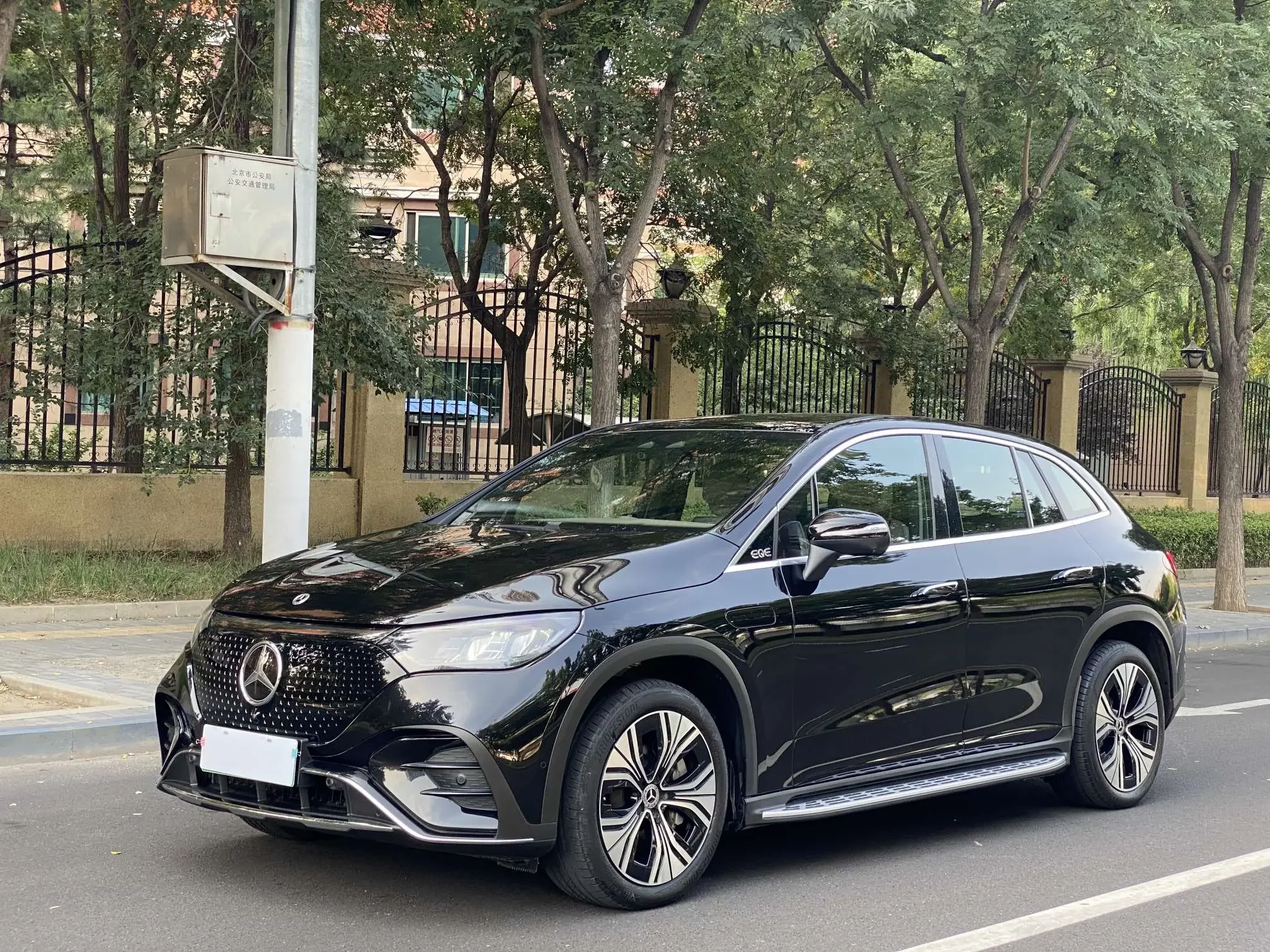 Mercedes-Benz EQE SUV