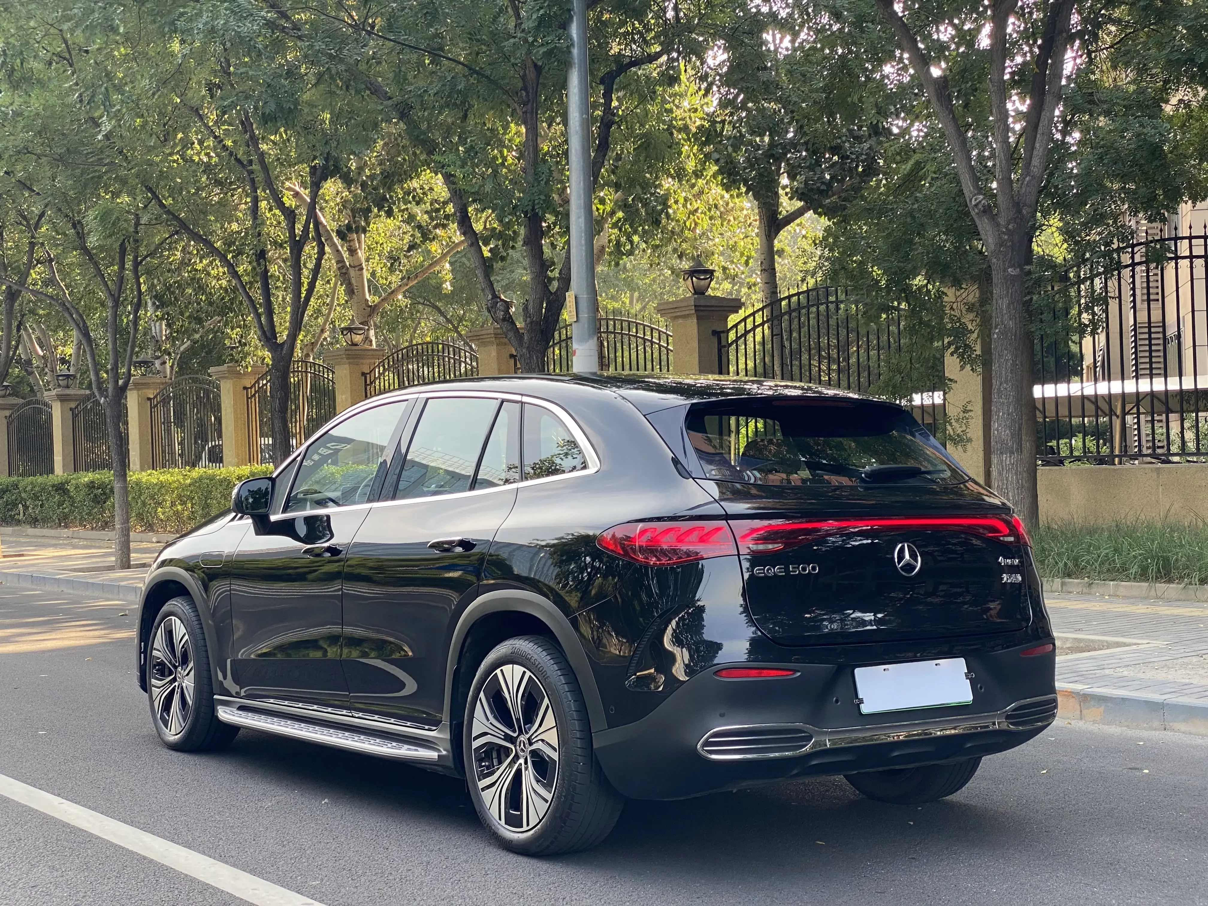 Mercedes-Benz EQE SUV