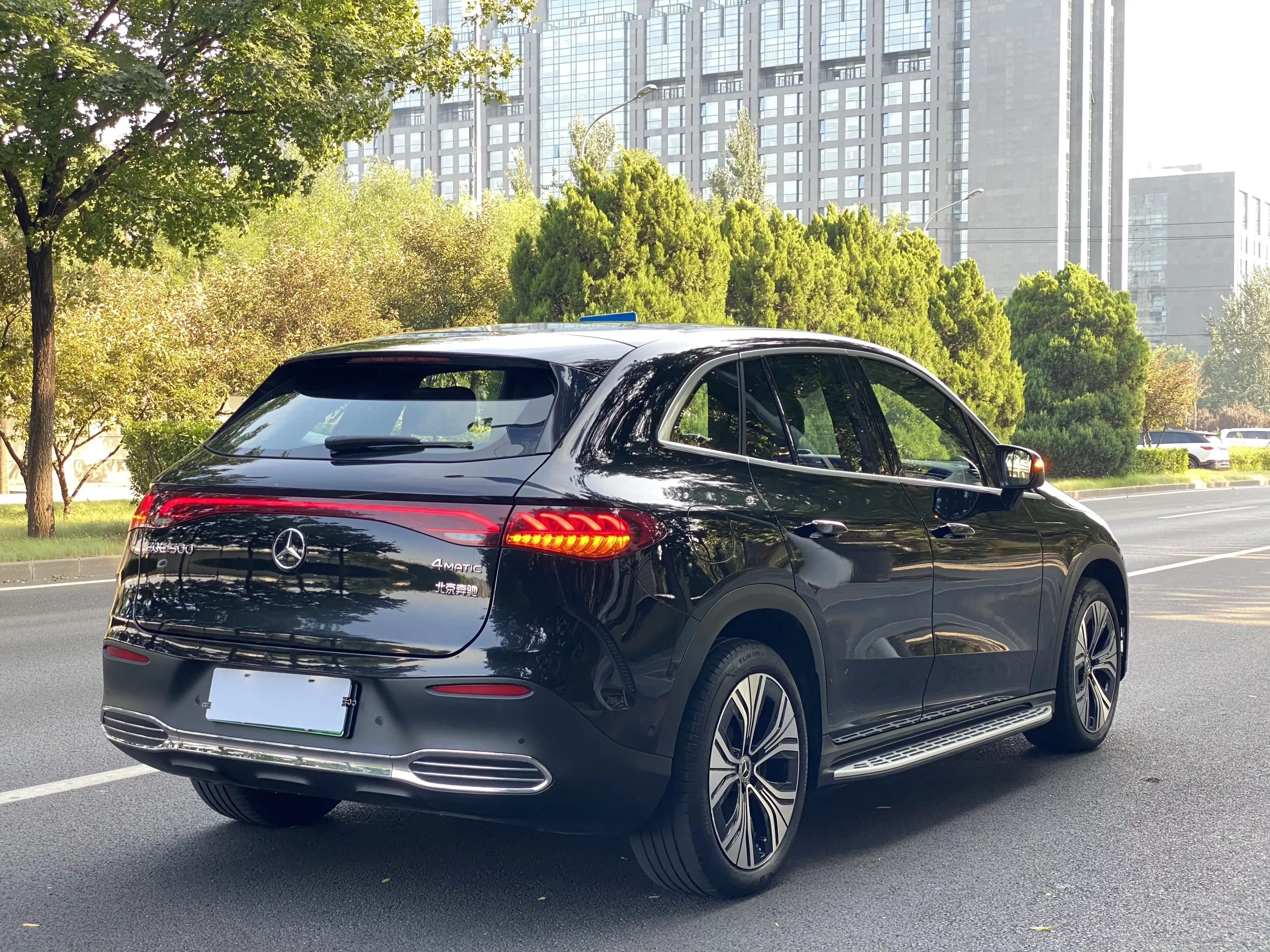 Mercedes-Benz EQE SUV