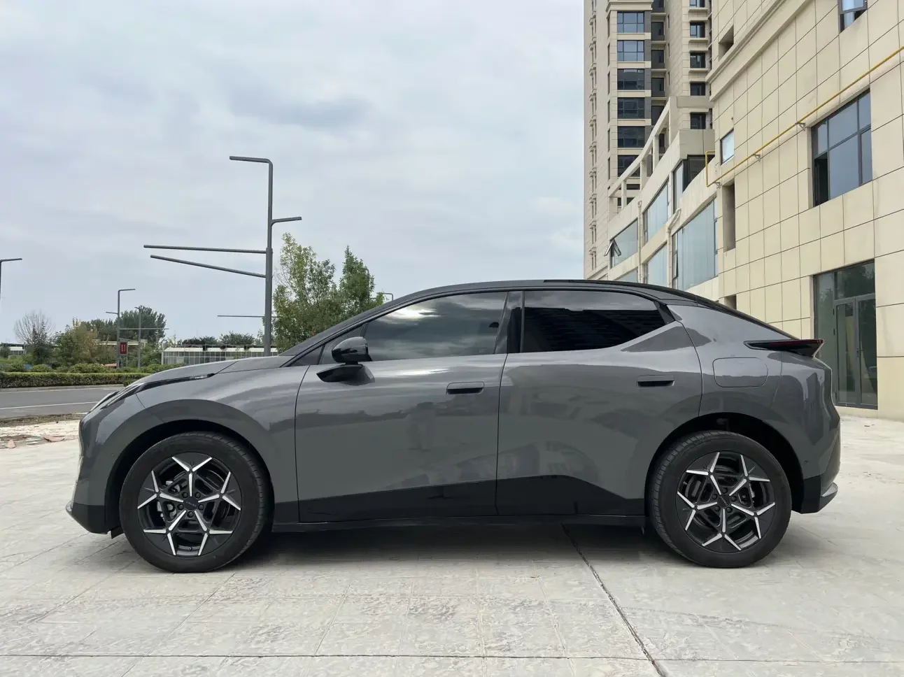 Lynk & Co Z20