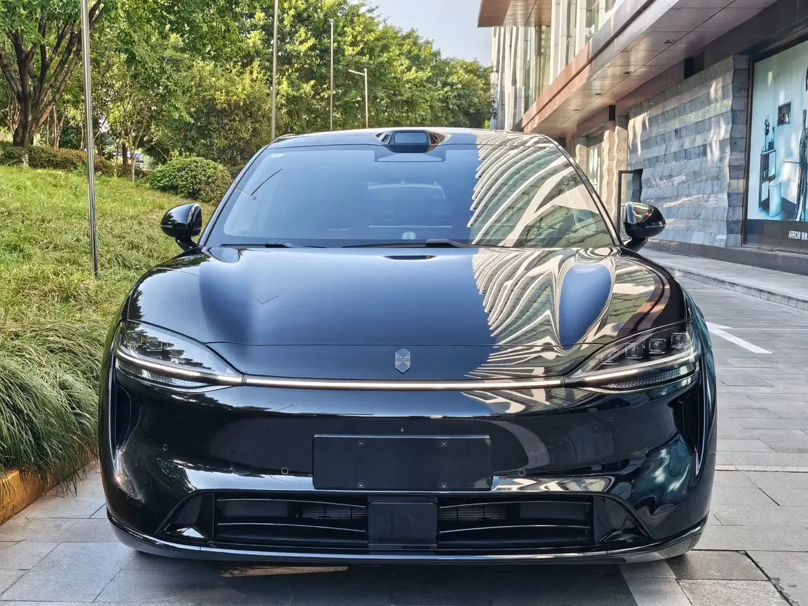 Luxeed Zhijie R7
