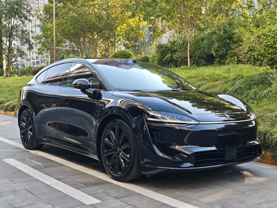 Luxeed Zhijie R7