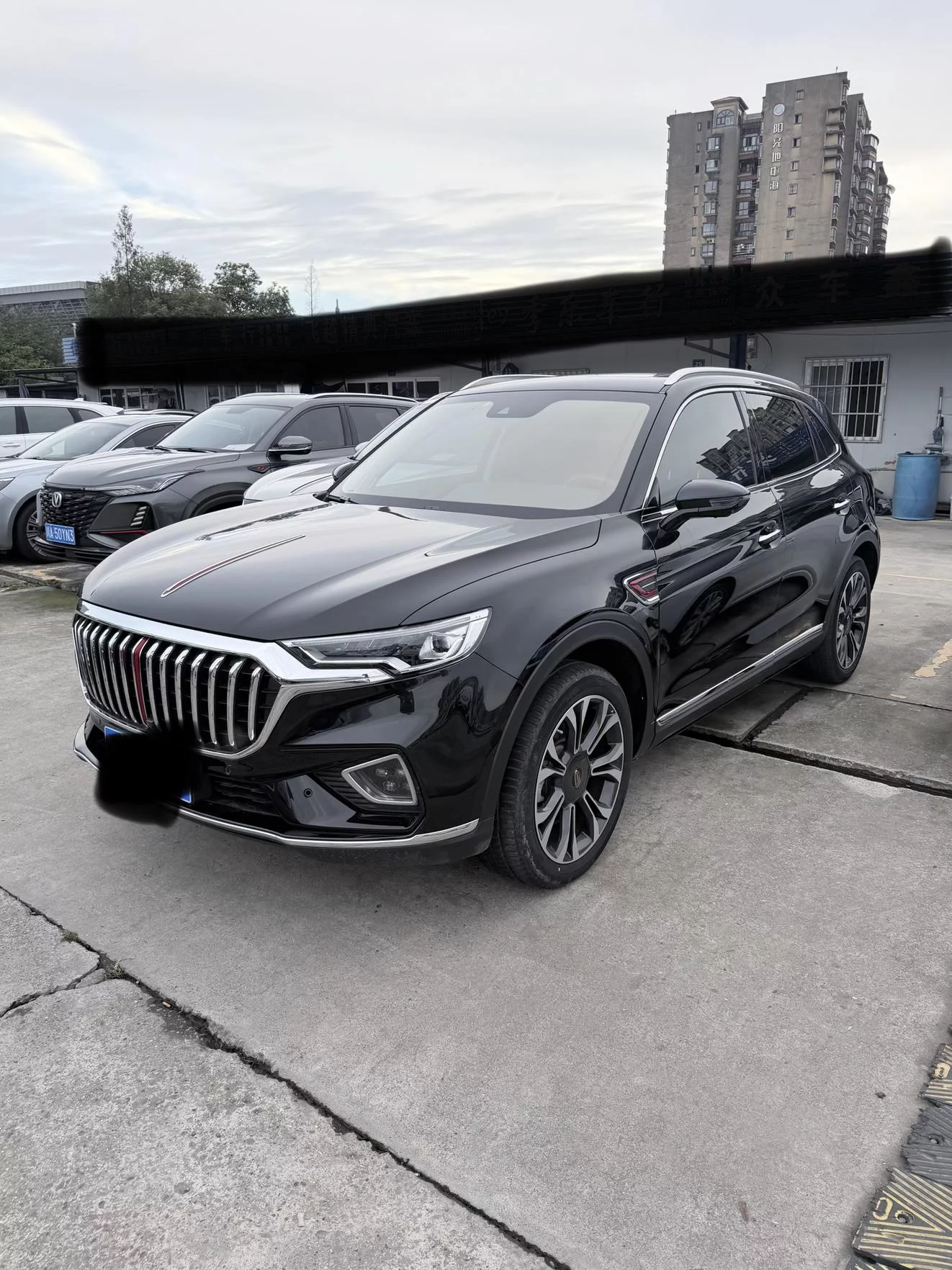 Hongqi HS5