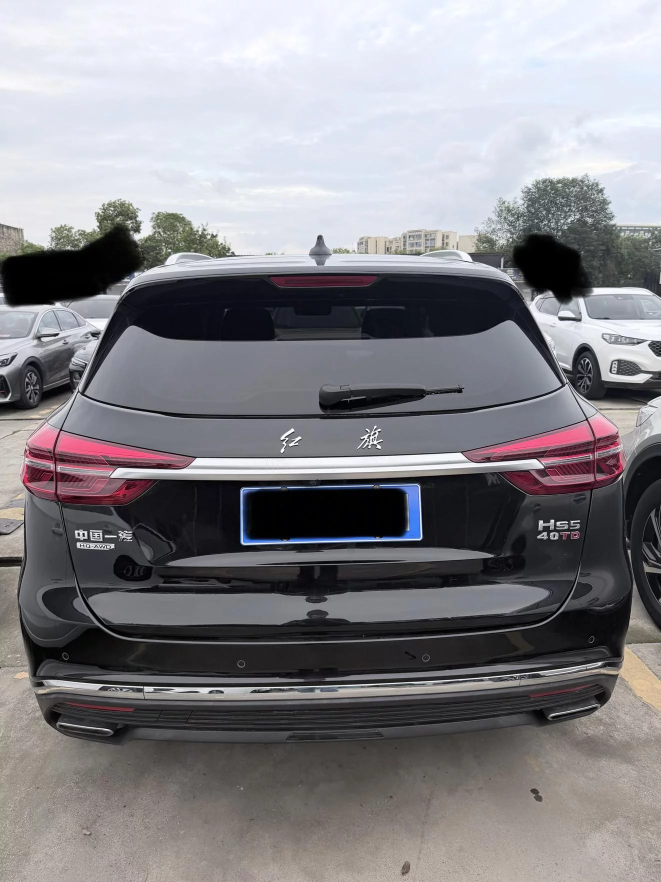 Hongqi HS5