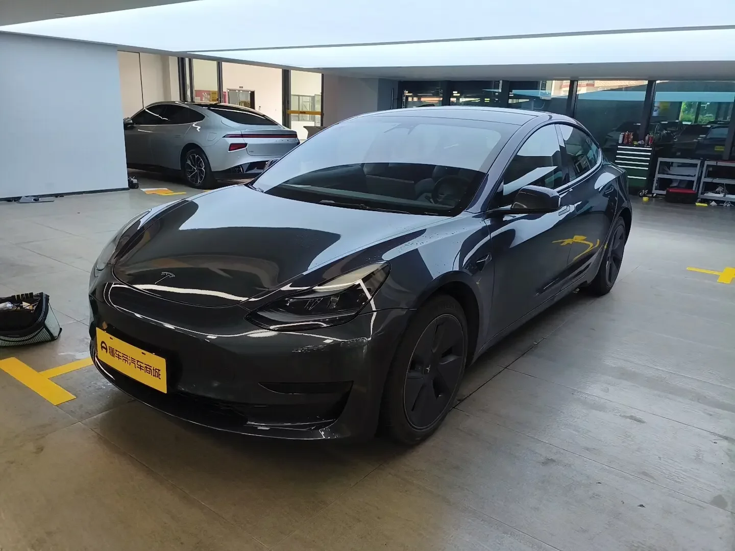 TESLA MODEL 3