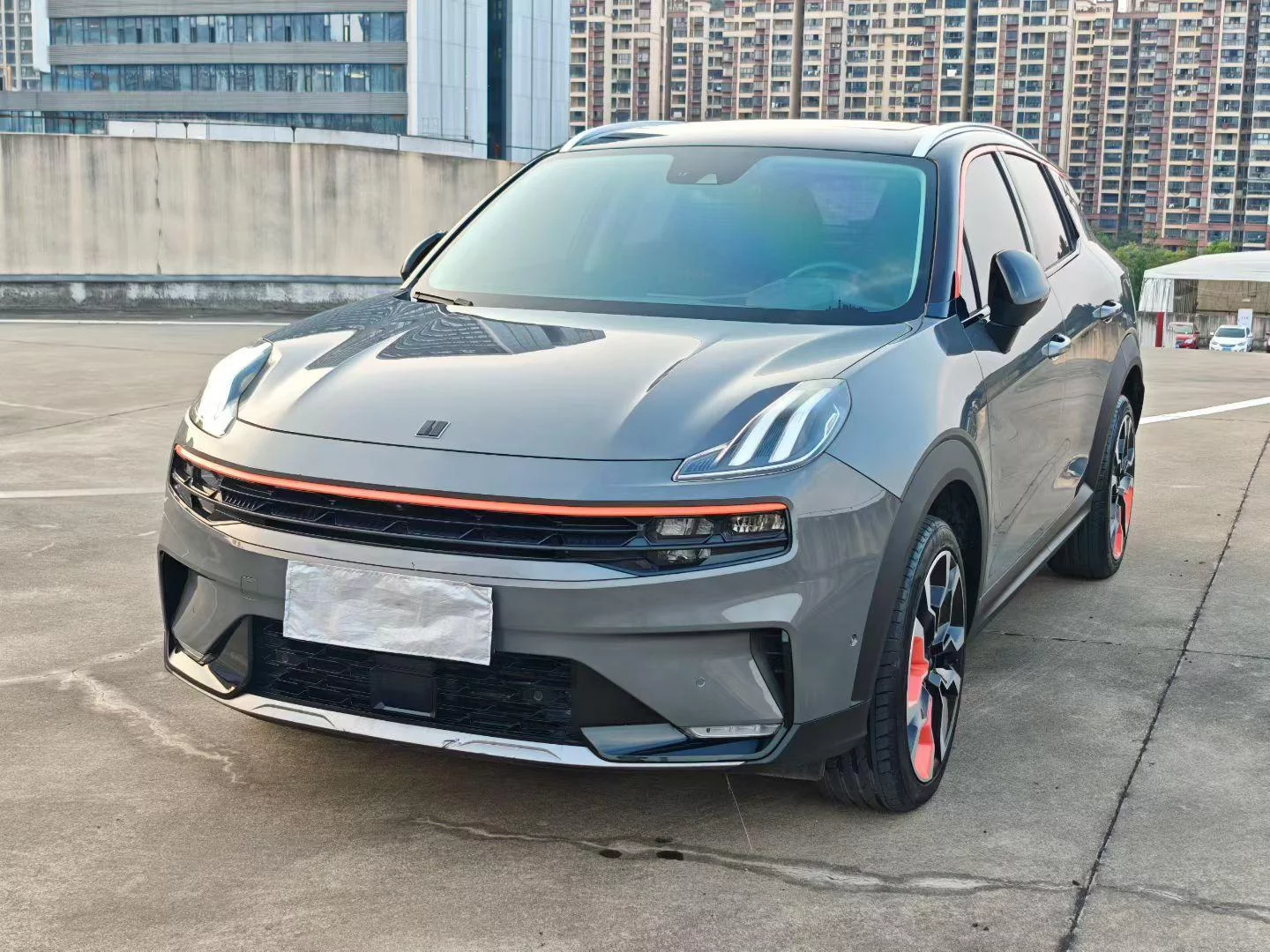 Lynk & Co 06