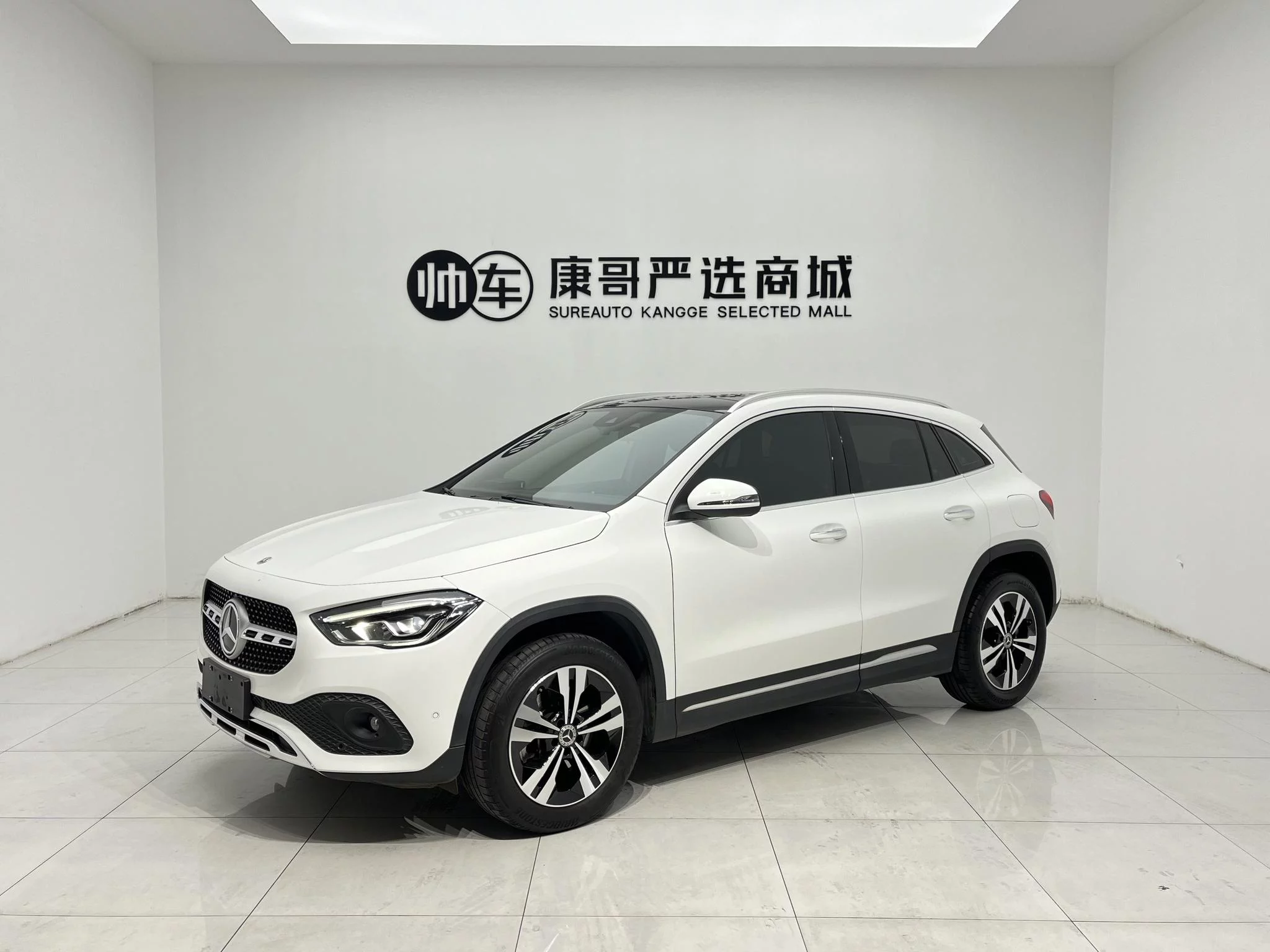 MERCEDES-BENZ GLA