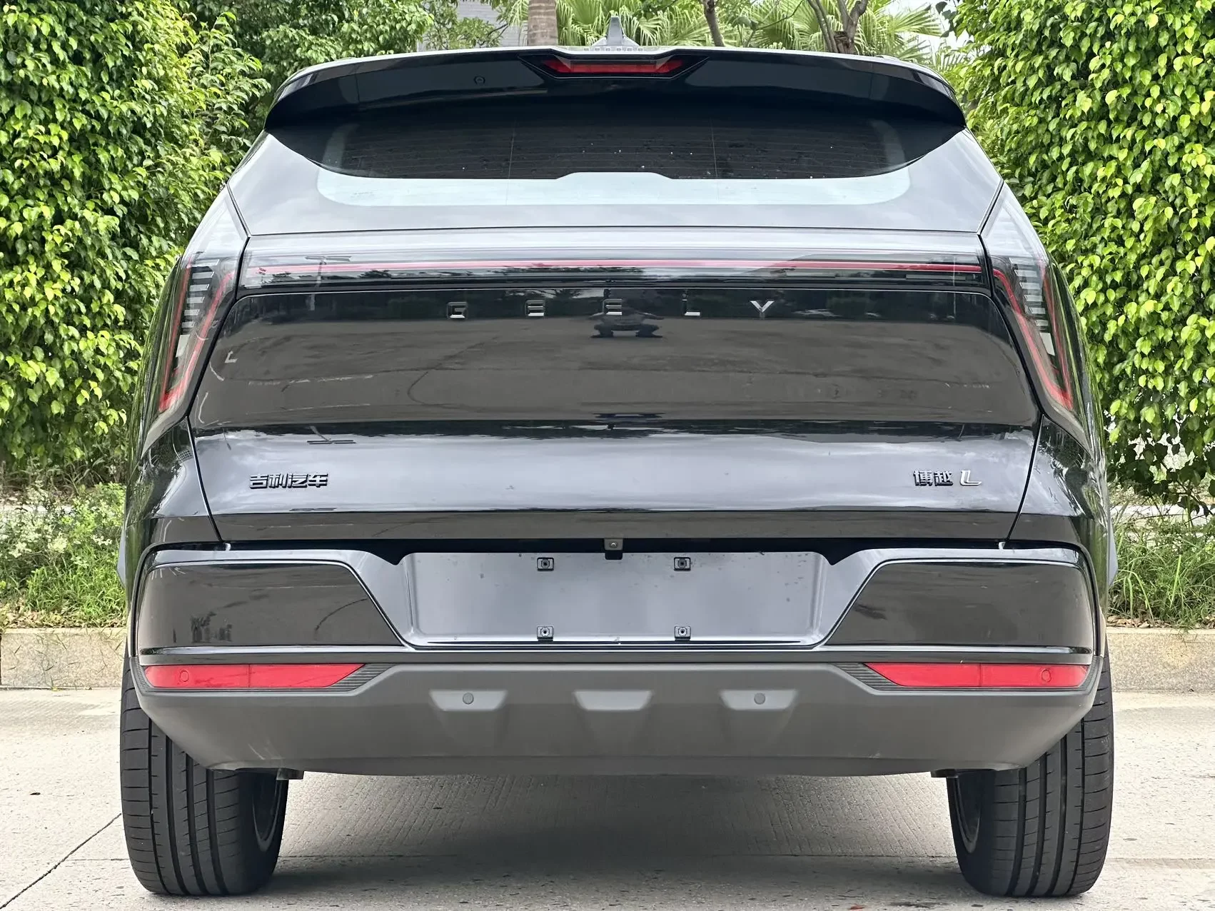Geely Atlas L