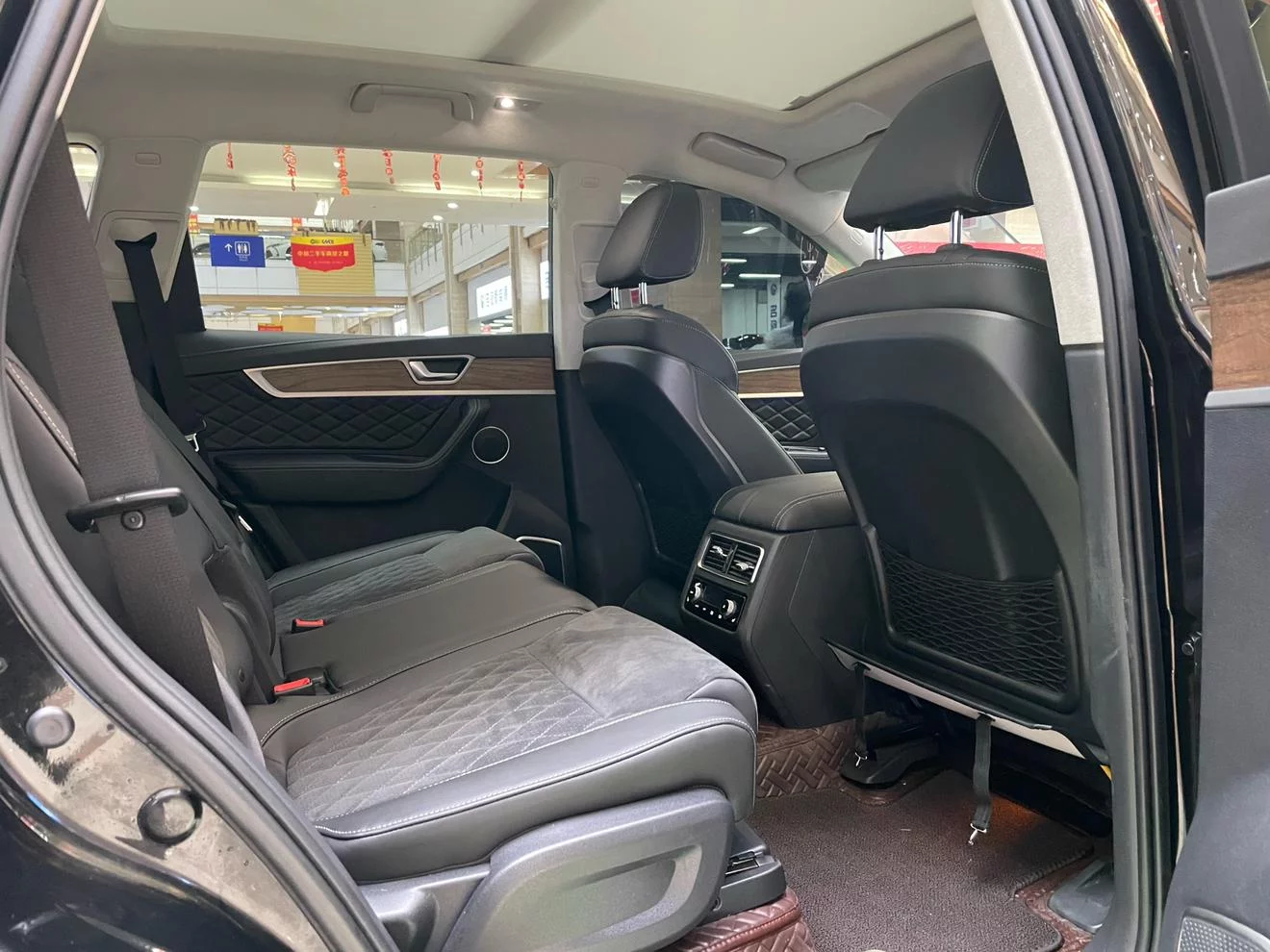 Hongqi HS7