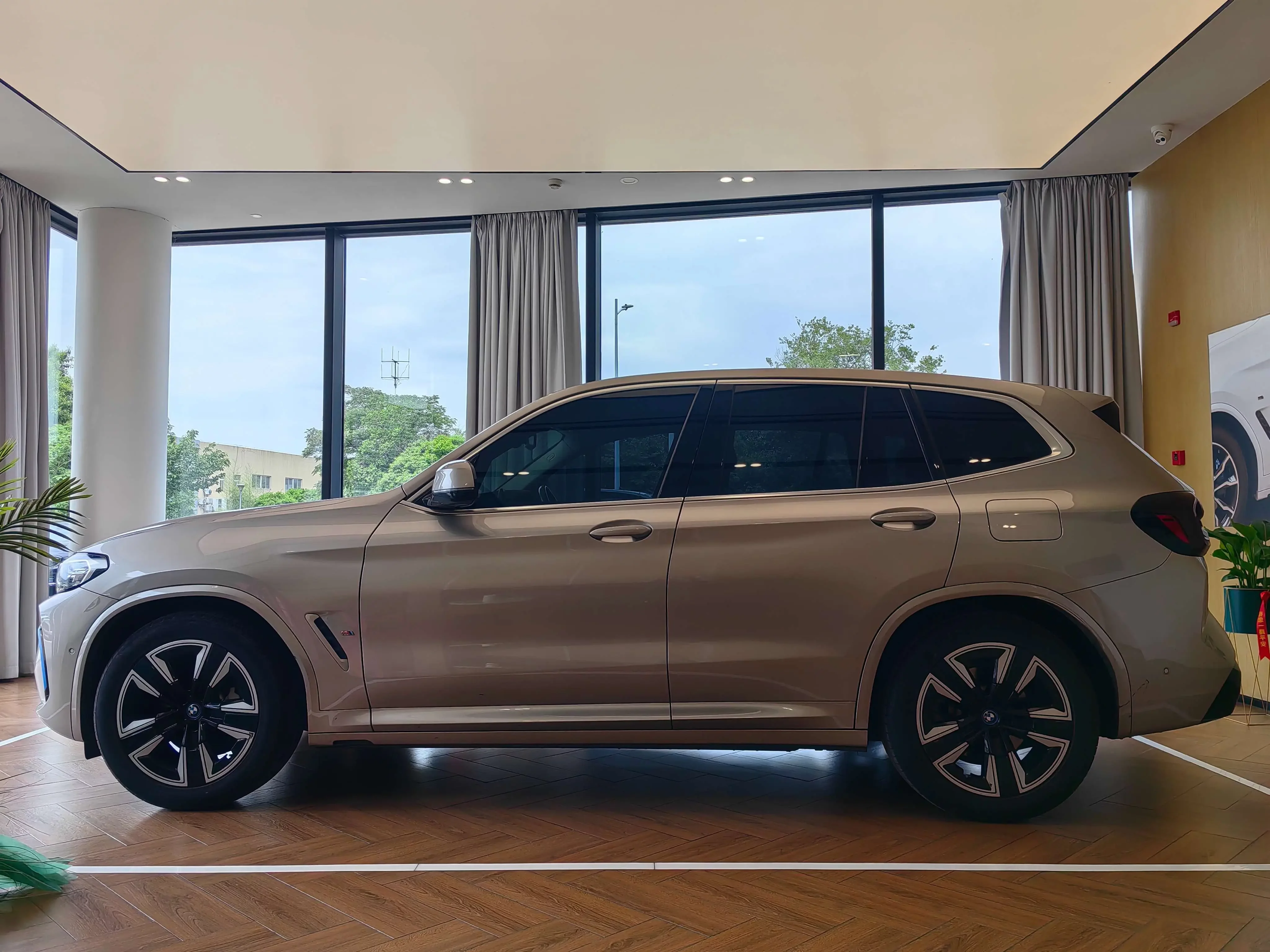 BMW iX3
