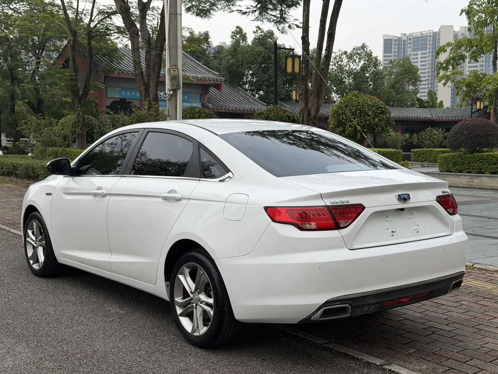 Geely Emgrand GL
