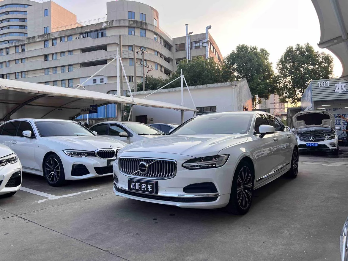 VOLVO S90