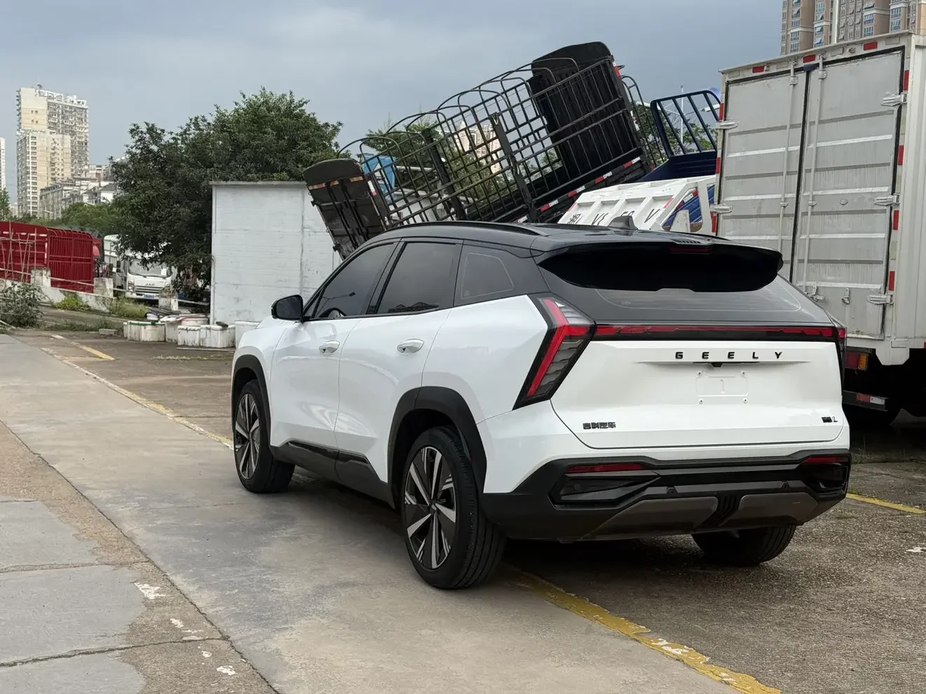 Geely Atlas L