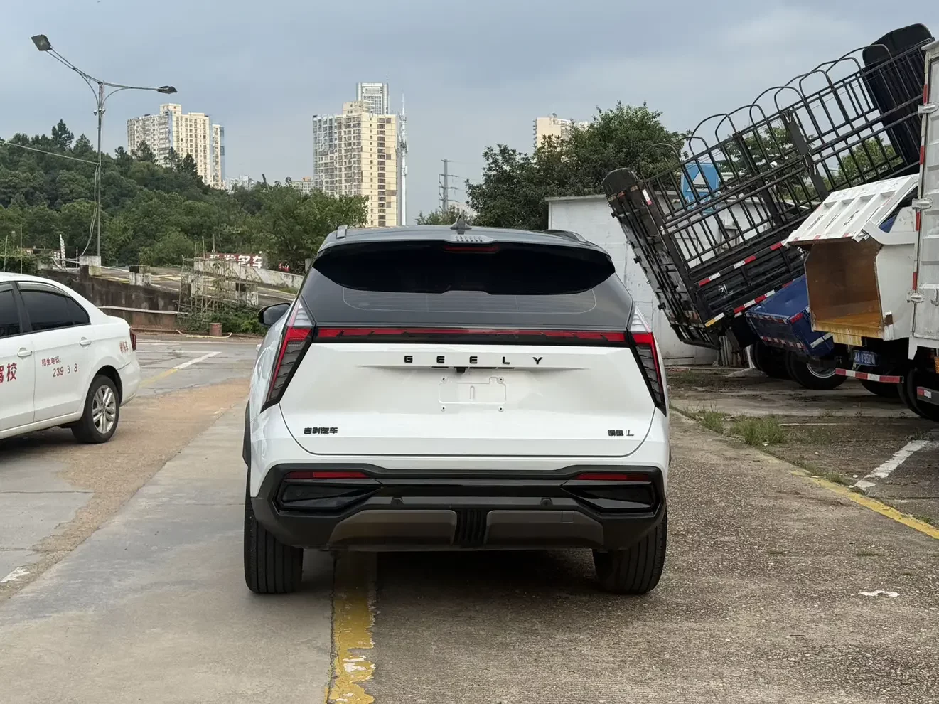 Geely Atlas L