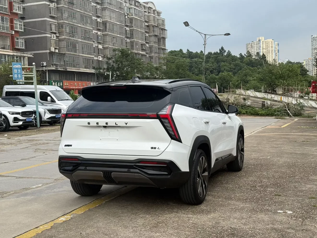 Geely Atlas L