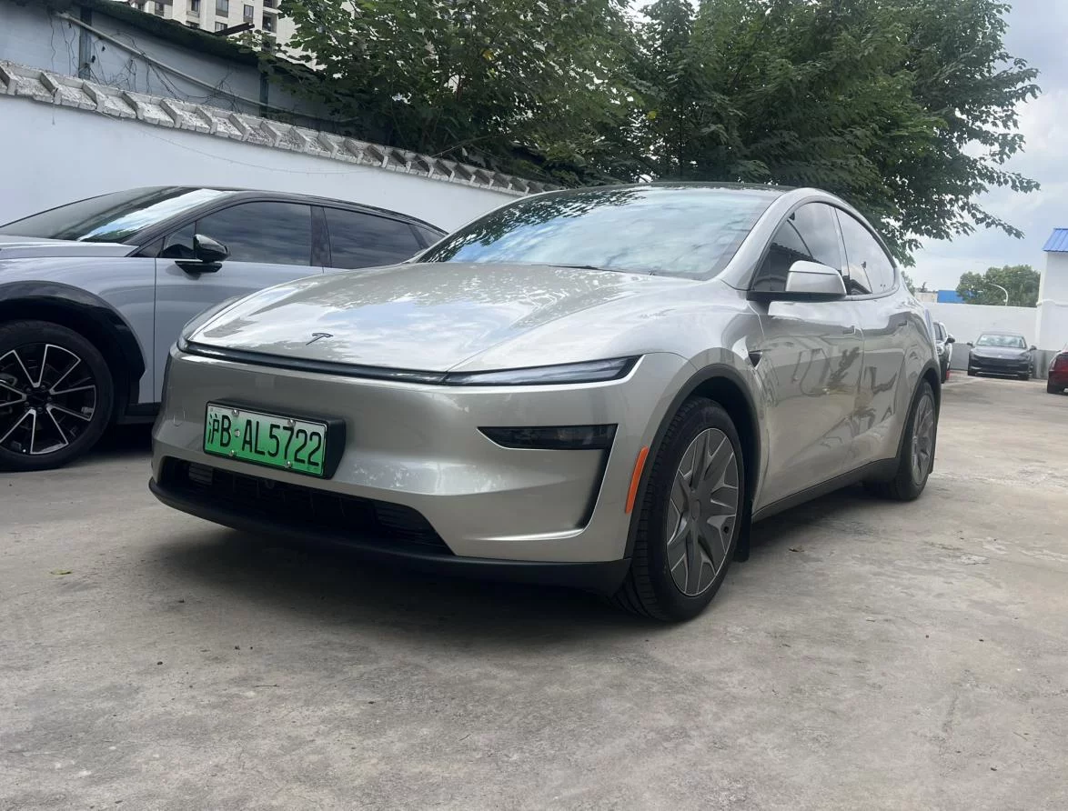 Tesla Model Y L