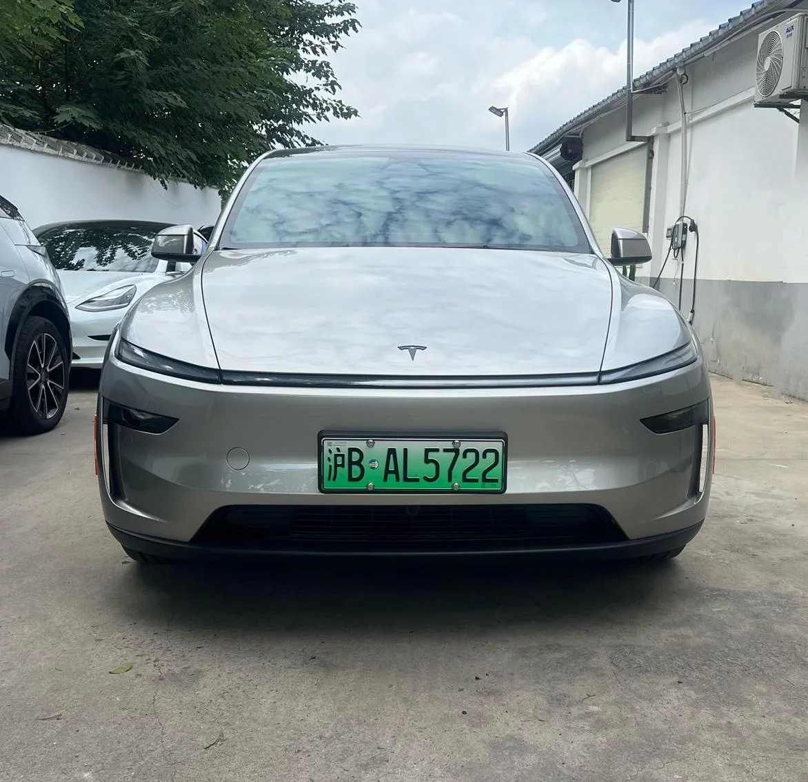 Tesla Model Y L
