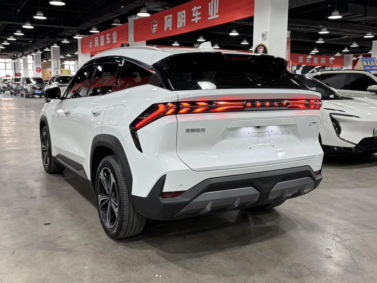 Geely Galaxy L7