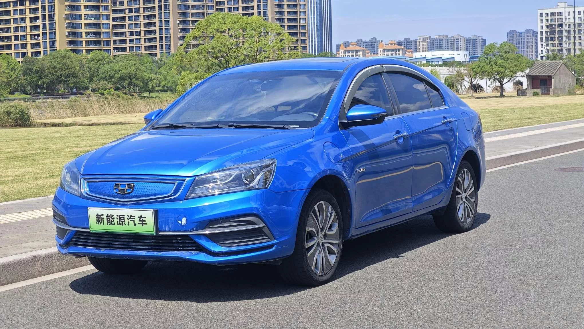 Geely Emgrand EV