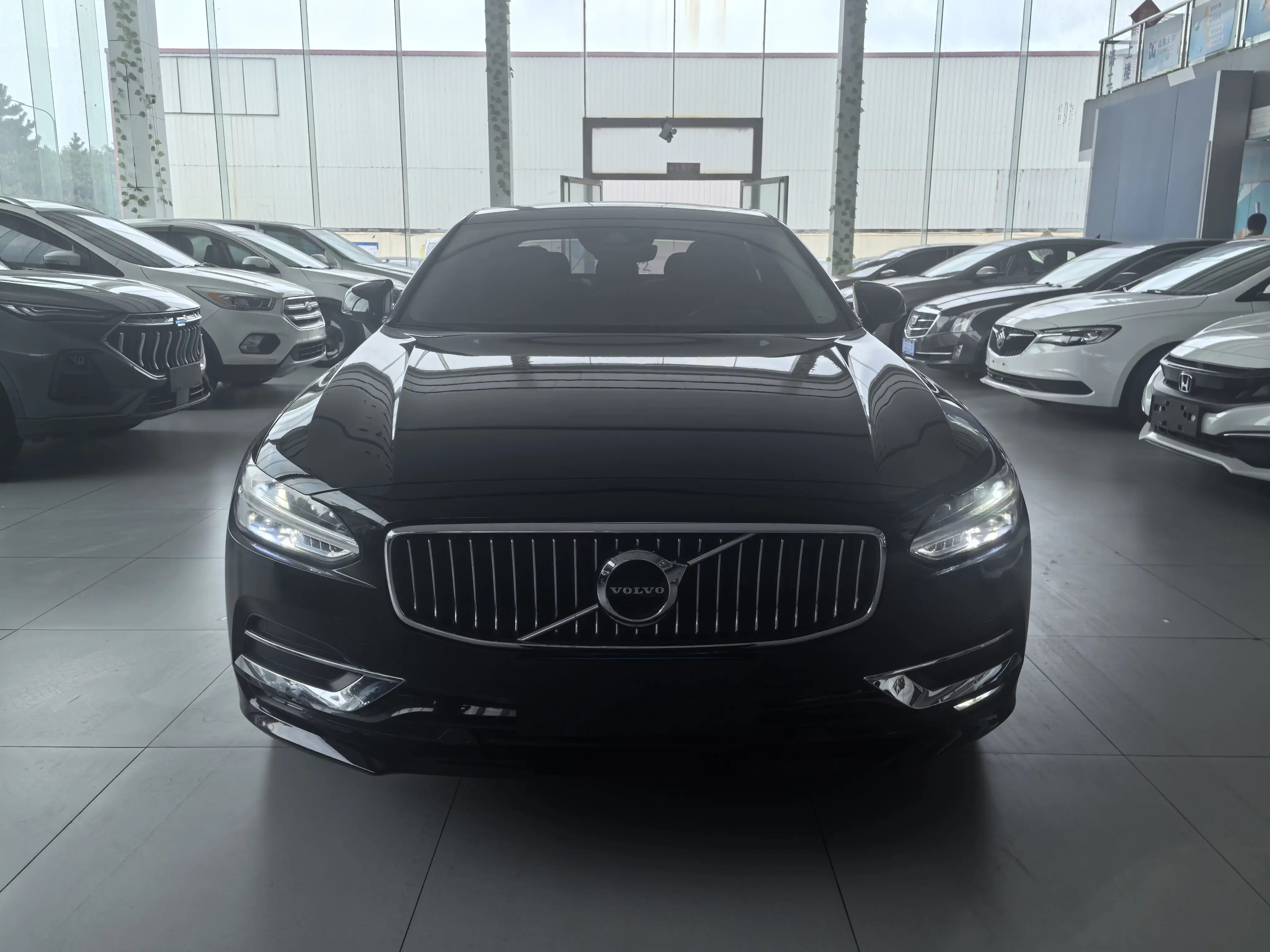 Volvo S90
