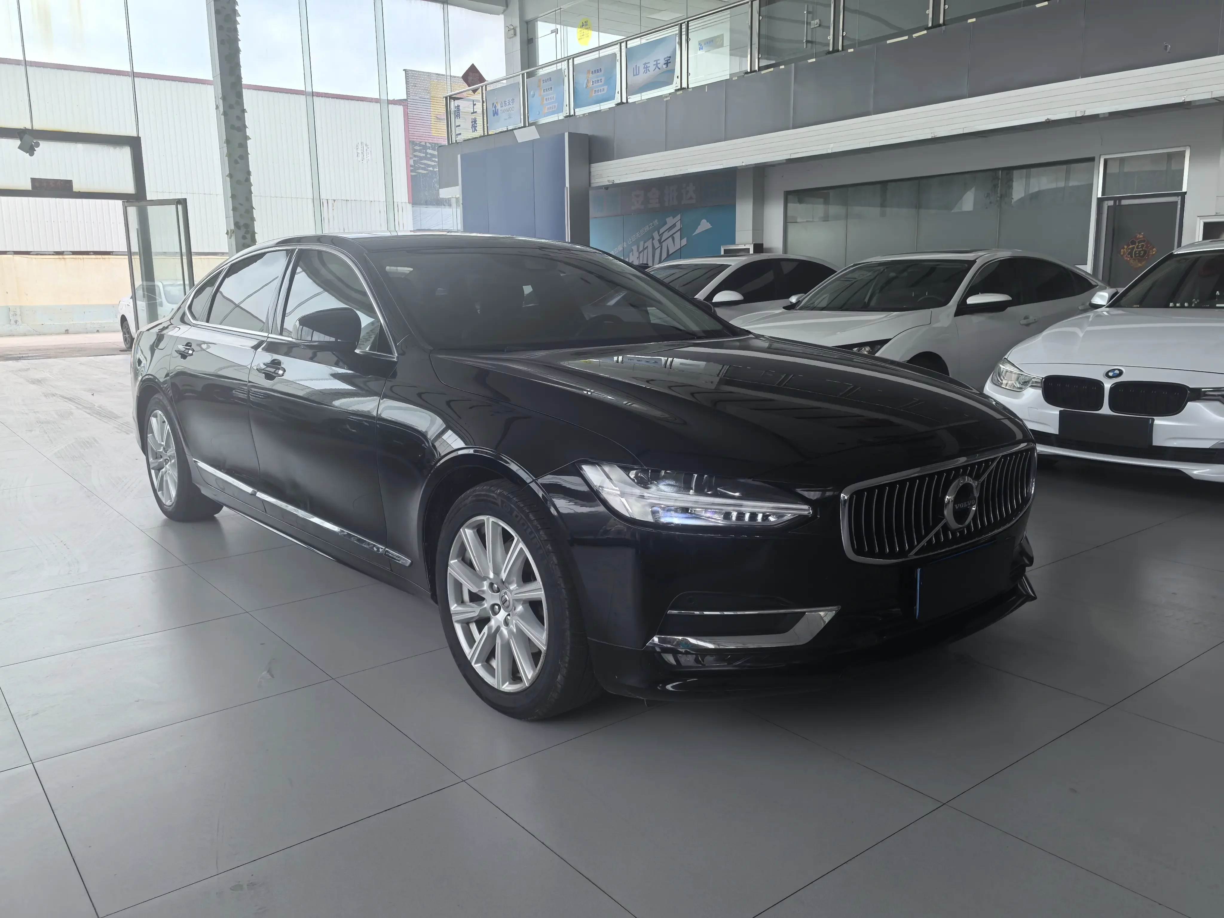 Volvo S90