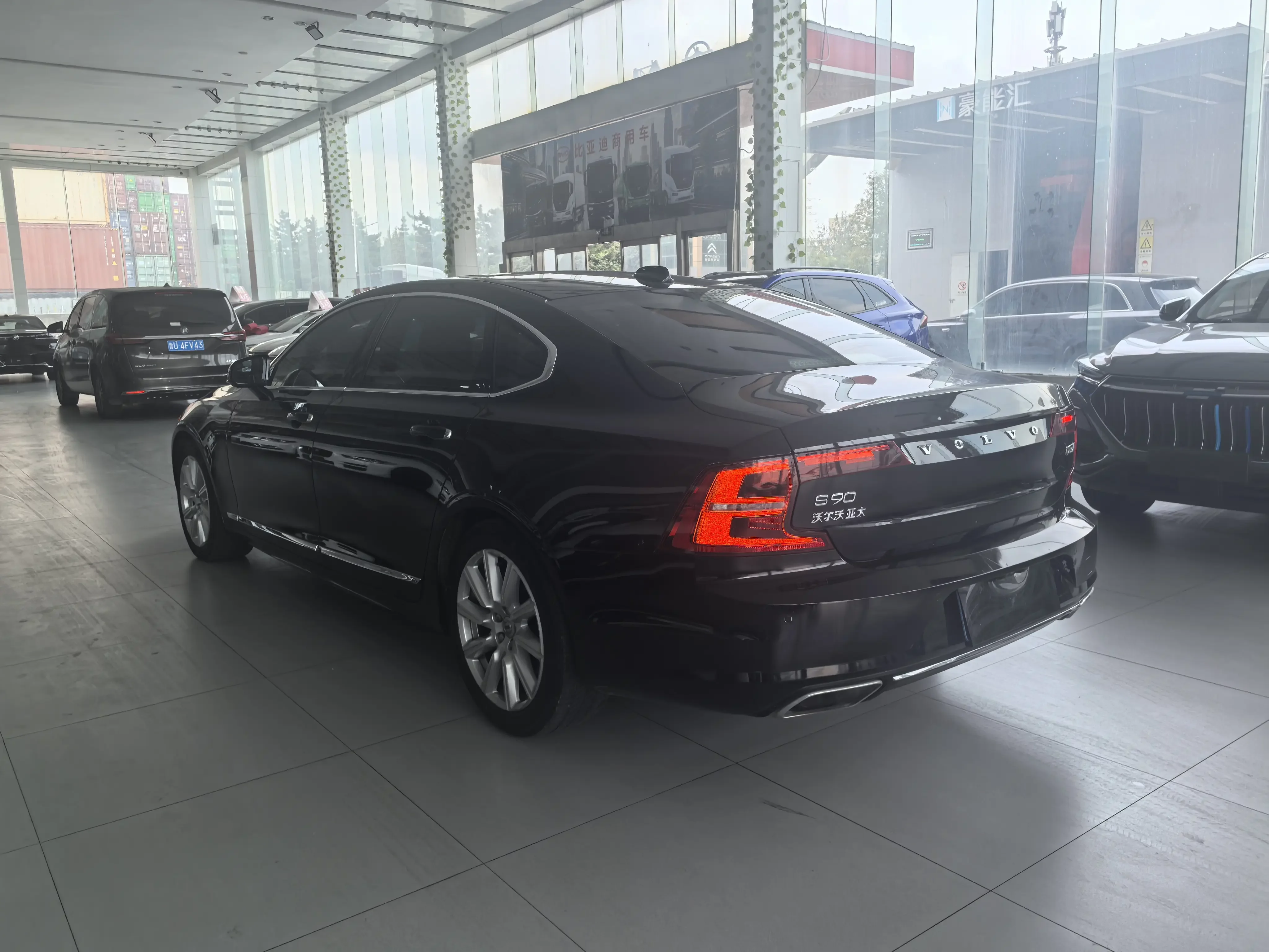Volvo S90