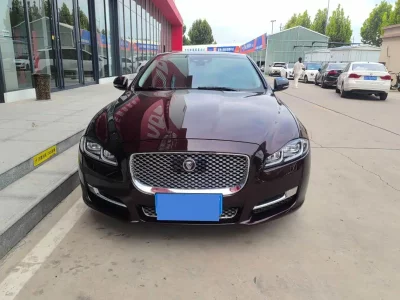 Jaguar XJ