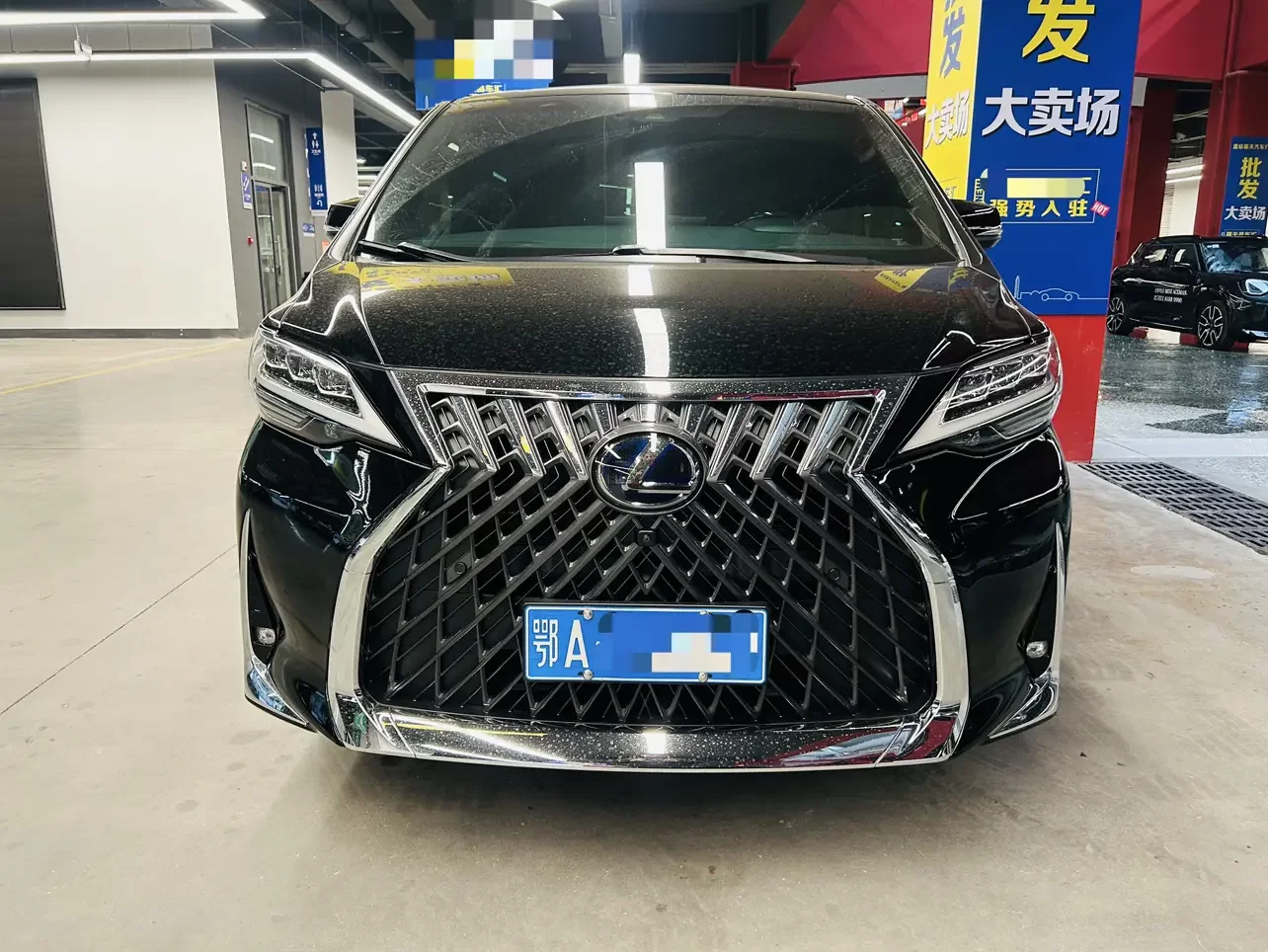 Lexus LM