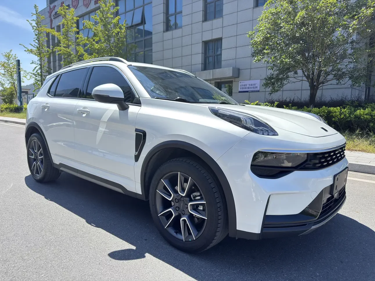Lynk & Co 01