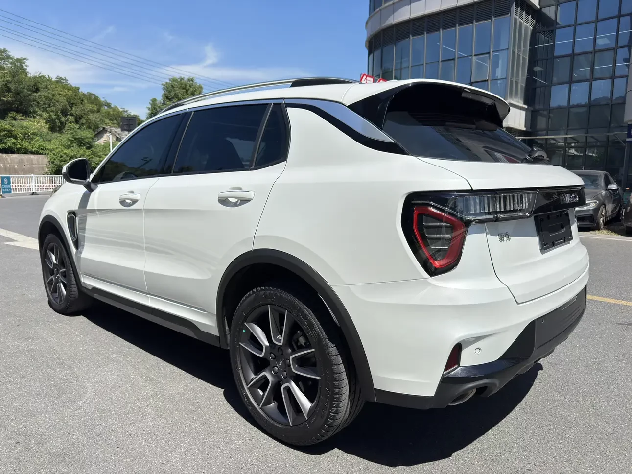 Lynk & Co 01