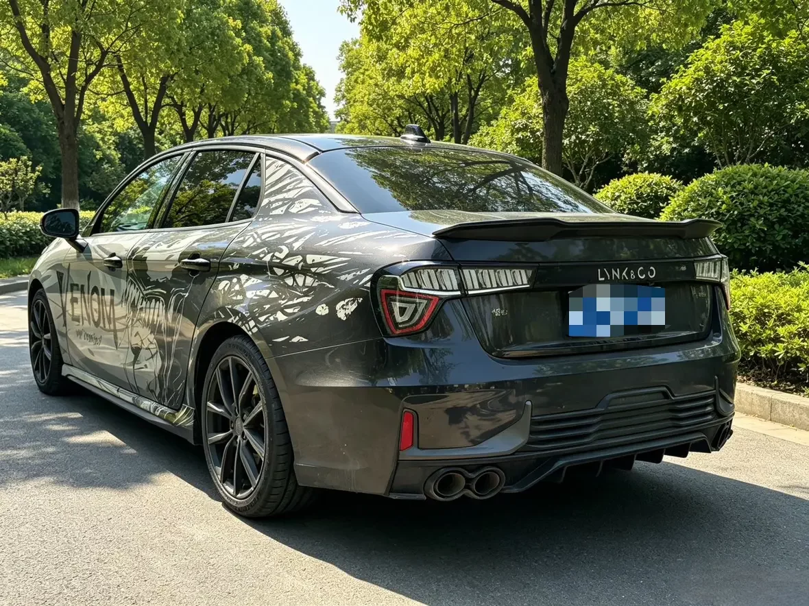 Lynk & Co 03
