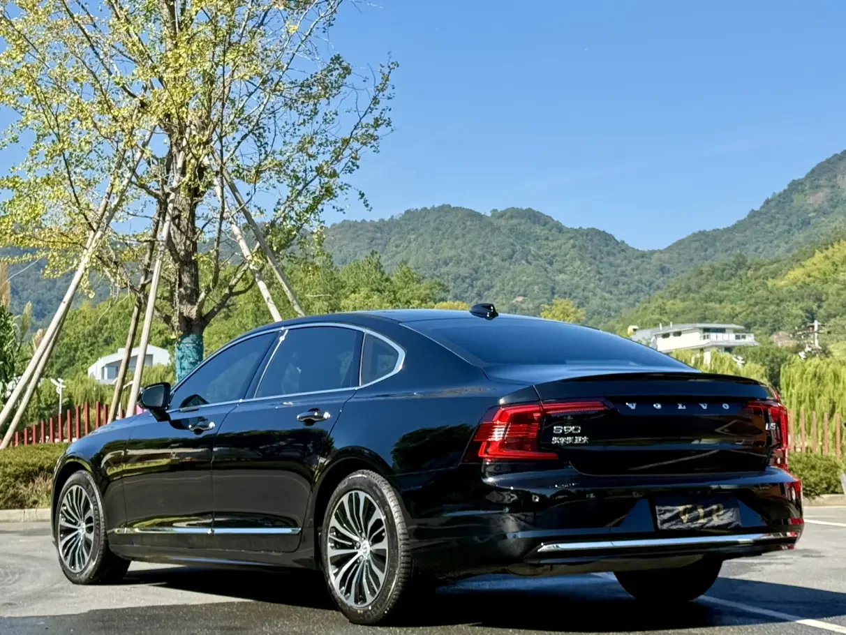 Volvo S90
