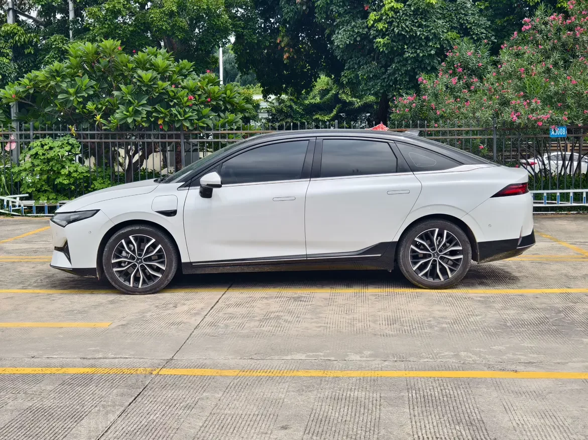 XPeng P5