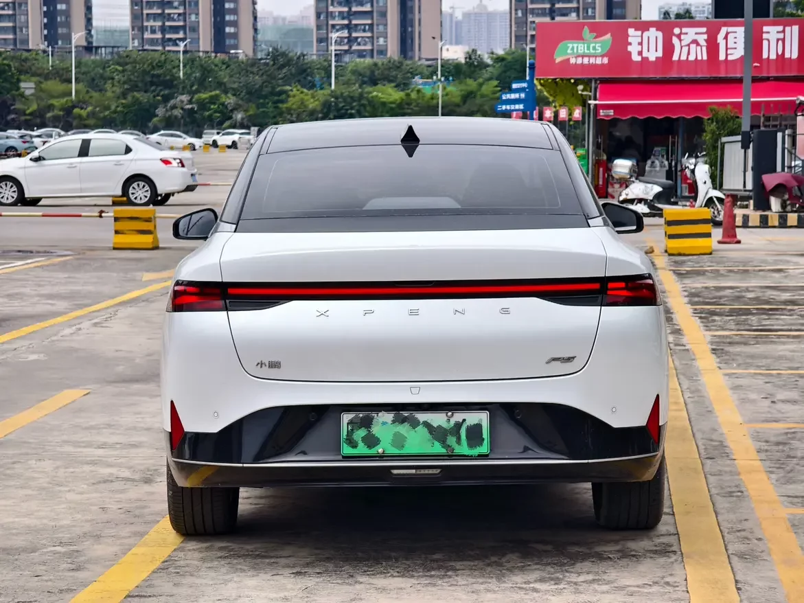 XPeng P5