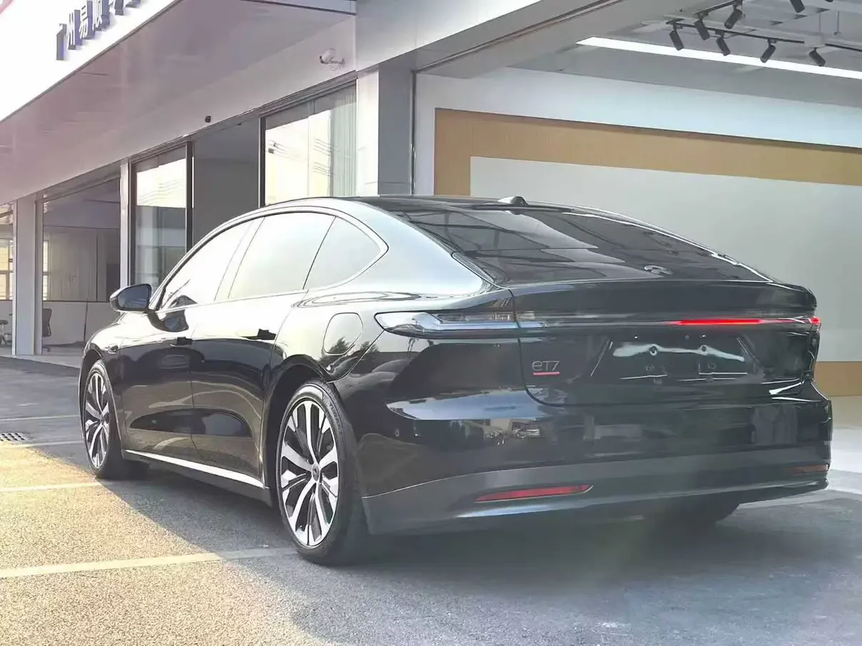 NIO ET7