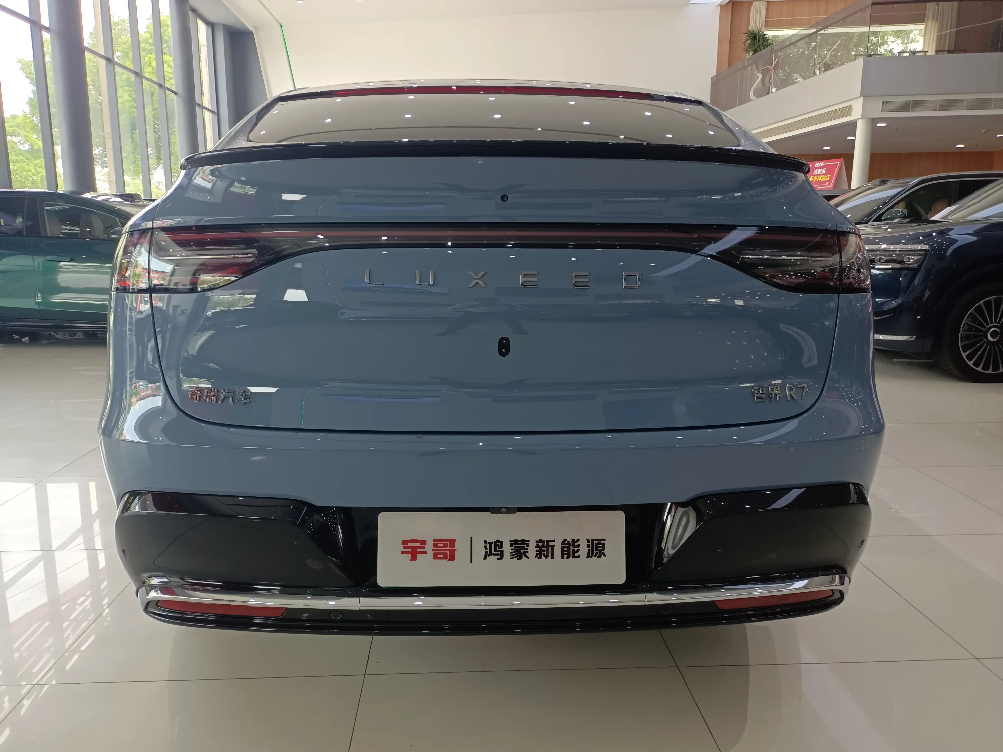 Luxeed Zhijie R7