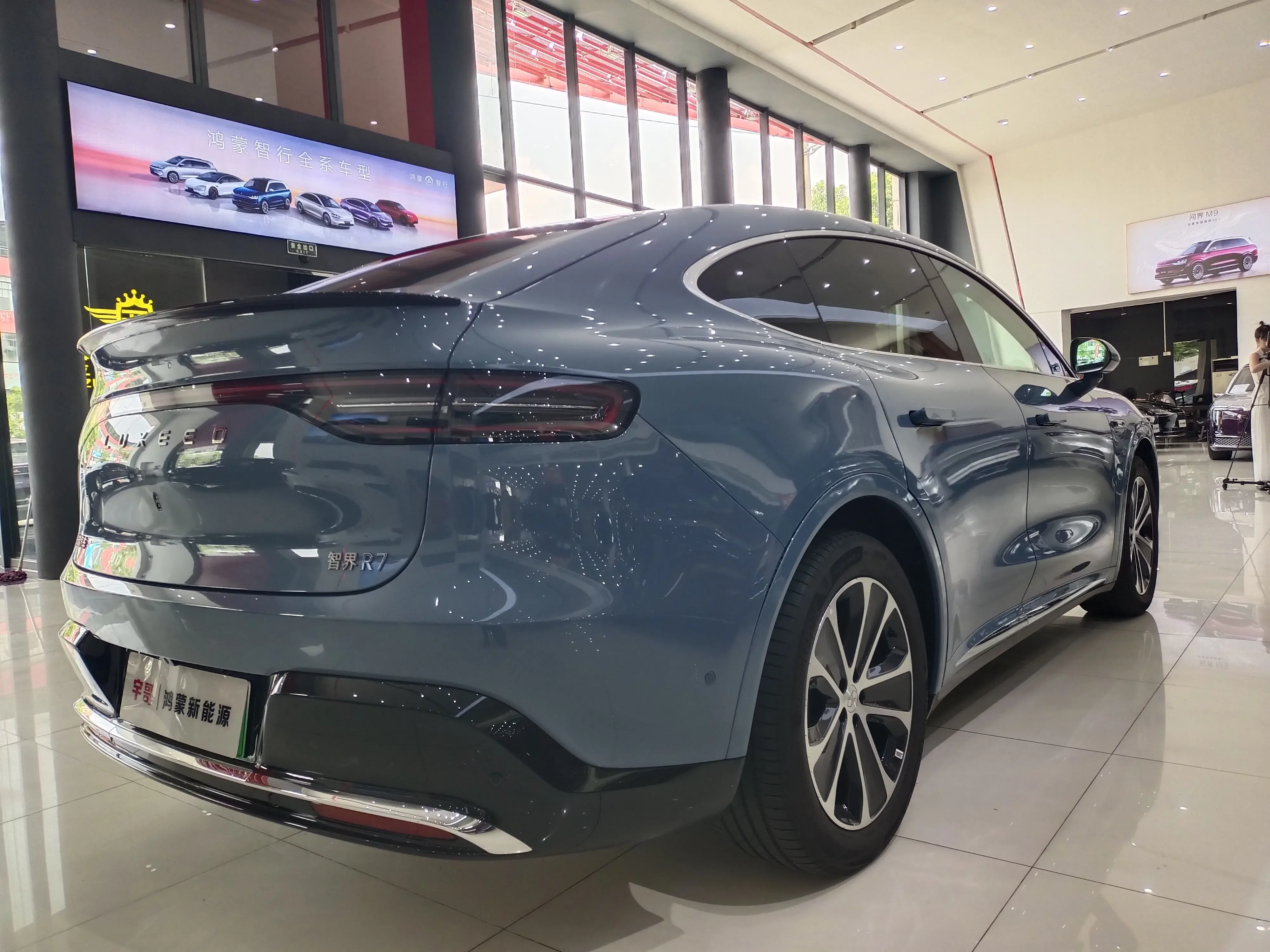 Luxeed Zhijie R7