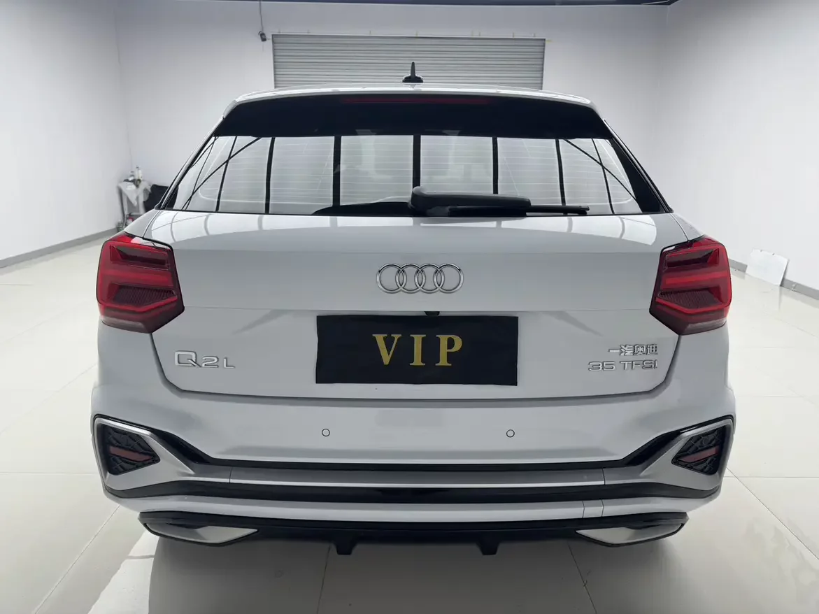 Audi Q2L